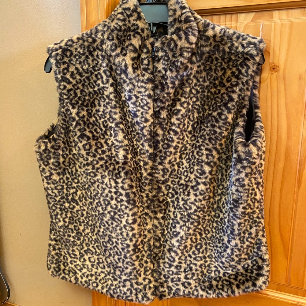 Faux Fur Leopard Print Super Soft Lined Vest Size Medium